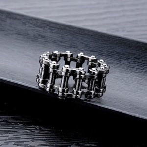 Unisex Silver Bike Chain Ring! 🏍